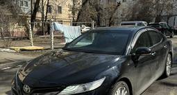 Toyota Camry 2018 года за 13 500 000 тг. в Алматы – фото 2