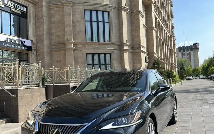 Lexus ES 350 2021 года за 27 000 000 тг. в Алматы