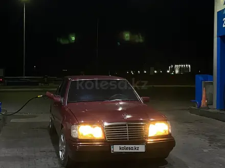 Mercedes-Benz E 200 1991 года за 1 900 000 тг. в Караганда – фото 3