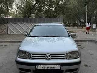 Volkswagen Golf, 2001