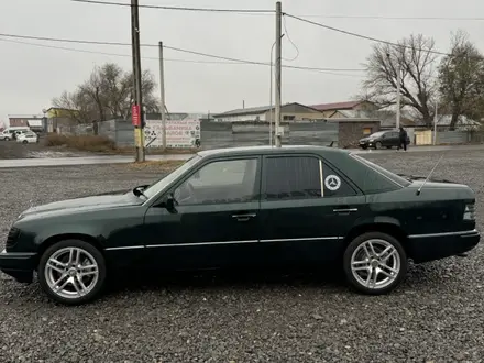 Mercedes-Benz E 250 1993 года за 1 900 000 тг. в Караганда – фото 4