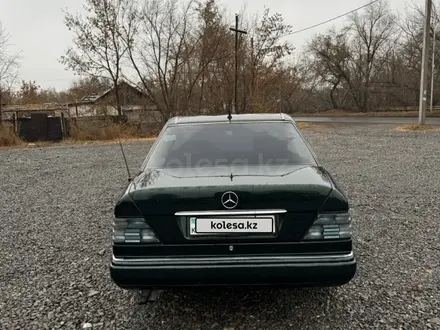 Mercedes-Benz E 250 1993 года за 1 900 000 тг. в Караганда – фото 6