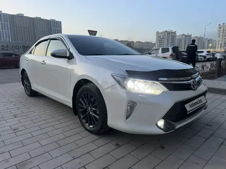 Toyota Camry 2017 года за 10 900 000 тг. в Астана – фото 2