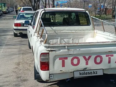 Toyota Hilux 2001 года за 3 000 000 тг. в Алматы – фото 3