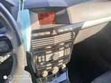 Opel Astra 2012 года за 3 000 000 тг. в Астана – фото 2