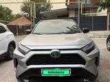 Toyota RAV4 2023 года за 23 500 000 тг. в Алматы – фото 2