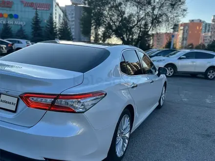 Toyota Camry 2017 года за 14 000 000 тг. в Алматы – фото 13