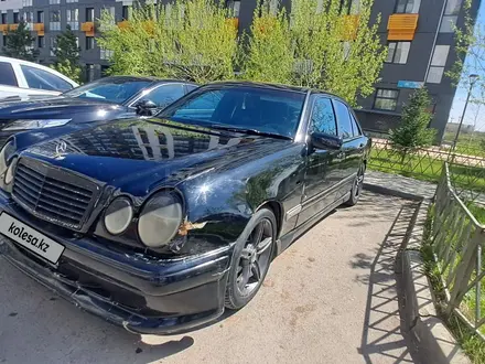 Mercedes-Benz E 230 1996 года за 1 850 000 тг. в Астана