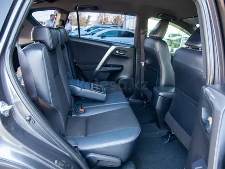 Toyota RAV4 2016 года за 9 400 000 тг. в Алматы – фото 16