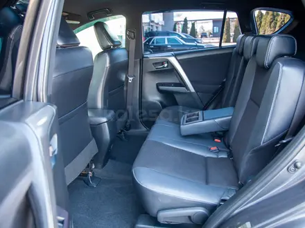 Toyota RAV4 2016 года за 9 400 000 тг. в Алматы – фото 11