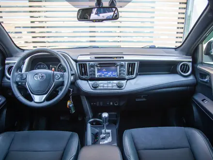 Toyota RAV4 2016 года за 9 400 000 тг. в Алматы – фото 12