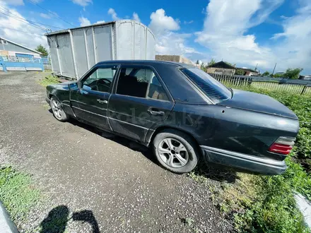 Mercedes-Benz E 220 1993 года за 750 000 тг. в Караганда – фото 5