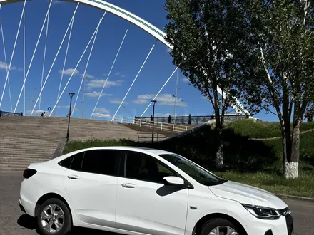 Chevrolet Onix 2025 года за 6 590 000 тг. в Астана – фото 3