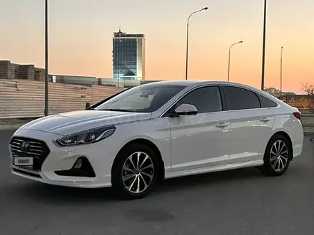 Hyundai Sonata 2019 года за 11 300 000 тг. в Актау