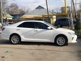 Toyota Camry 2015 года за 12 500 000 тг. в Алматы – фото 2