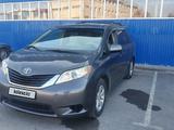 Toyota Sienna 2013 годаfor9 200 000 тг. в Шымкент