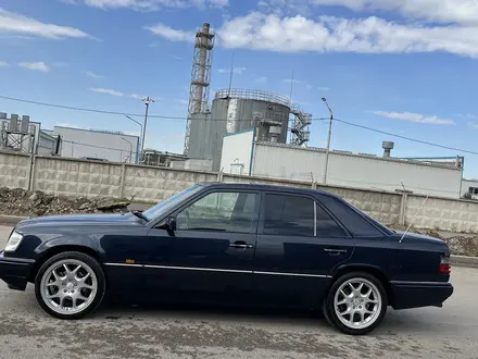 Mercedes-Benz E 320 1993 года за 2 100 000 тг. в Алматы – фото 9