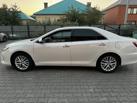 Toyota Camry 2014 года за 10 900 000 тг. в Актобе – фото 2