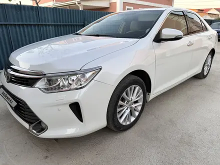 Toyota Camry 2015 года за 11 200 000 тг. в Атырау