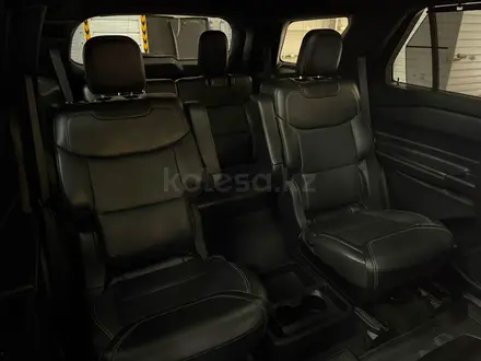 Ford Explorer 2019 года за 23 490 000 тг. в Алматы – фото 26