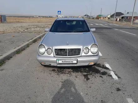 Mercedes-Benz E 230 1997 года за 2 650 000 тг. в Талдыкорган