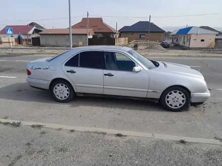 Mercedes-Benz E 230 1997 года за 2 650 000 тг. в Талдыкорган – фото 4