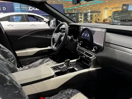 Lexus RX 500h F Sport Performance+ SE 2025 года за 56 690 000 тг. в Алматы – фото 19