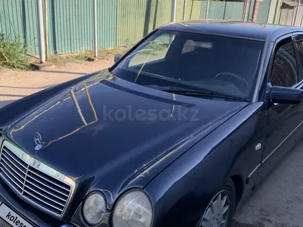 Mercedes-Benz E 280 1998 года за 2 850 000 тг. в Алматы – фото 2