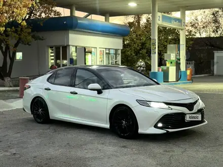 Toyota Camry 2020 года за 15 500 000 тг. в Шымкент