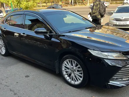 Toyota Camry 2019 года за 14 500 000 тг. в Алматы – фото 10