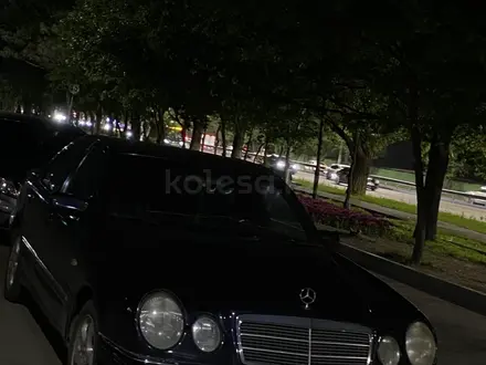 Mercedes-Benz E 230 1997 года за 3 000 000 тг. в Алматы