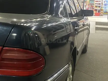 Mercedes-Benz E 230 1997 года за 3 000 000 тг. в Алматы – фото 3