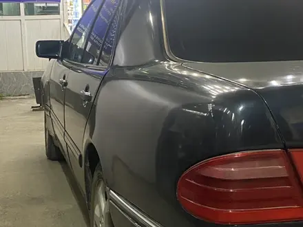 Mercedes-Benz E 230 1997 года за 3 000 000 тг. в Алматы – фото 4