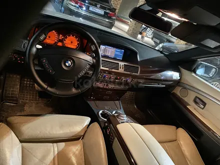BMW 750 2008 года за 7 500 000 тг. в Алматы – фото 15