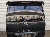 Крышка багажник для Toyota Voxy за 125 000 тг. в Алматы