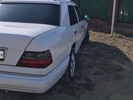 Mercedes-Benz E 280 1995 года за 2 200 000 тг. в Талдыкорган – фото 2