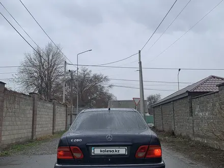 Mercedes-Benz E 320 1997 года за 2 900 000 тг. в Талдыкорган – фото 4