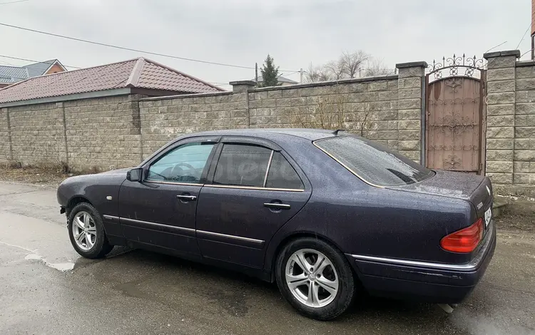 Mercedes-Benz E 320 1997 года за 2 900 000 тг. в Талдыкорган