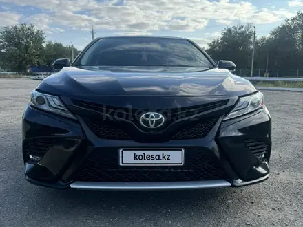 Toyota Camry 2019 года за 9 500 000 тг. в Актобе – фото 9