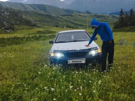 Toyota Camry 1998 года за 2 500 000 тг. в Усть-Каменогорск – фото 3