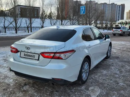 Toyota Camry 2021 года за 13 300 000 тг. в Астана – фото 4