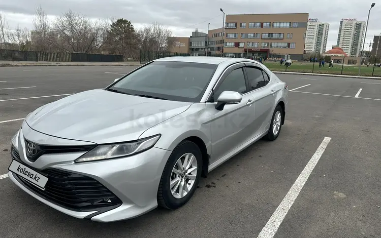 Toyota Camry 2019 года за 12 110 000 тг. в Астана