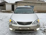 Toyota Camry 2005 года за 5 000 000 тг. в Актобе – фото 2