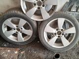 Три диска с резиной на бмв 525 за 100 000 тг. в Астана