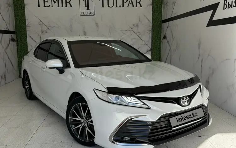 Toyota Camry 2021 года за 18 290 000 тг. в Шымкент