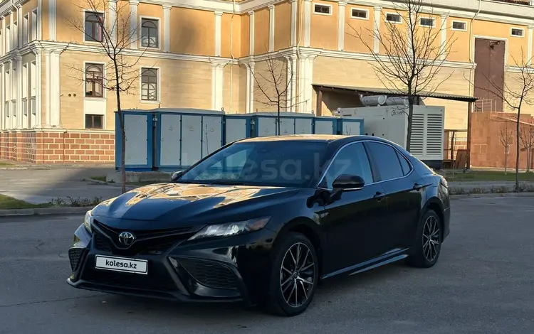 Toyota Camry 2021 года за 15 300 000 тг. в Шымкент