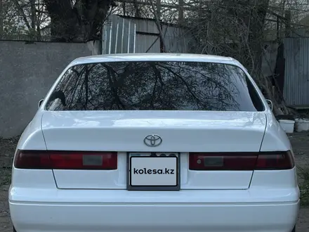 Toyota Camry 1999 года за 3 600 000 тг. в Алматы – фото 2