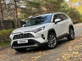 Toyota RAV4 2020 года за 17 500 000 тг. в Караганда – фото 2