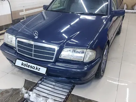 Mercedes-Benz C 180 1998 года за 2 800 000 тг. в Астана – фото 3