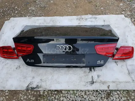 Крышка багажника на Audi A8 D4 за 811 тг. в Шымкент